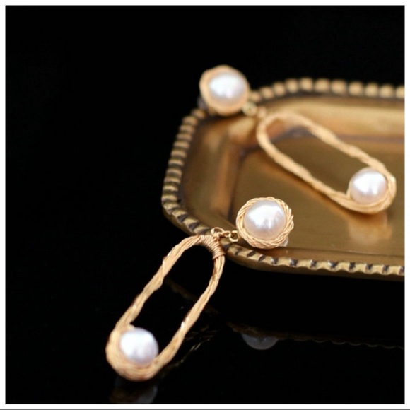 Beautiful Gold & Pearl Dangle Earrings - Picture 3 of 3